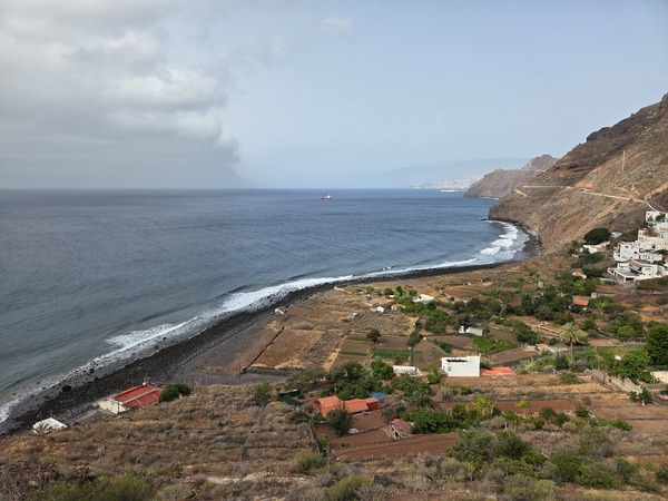 Panorama de la costa de Igueste y la playa de callao con el acantilado de Anaga y el Atlántico.