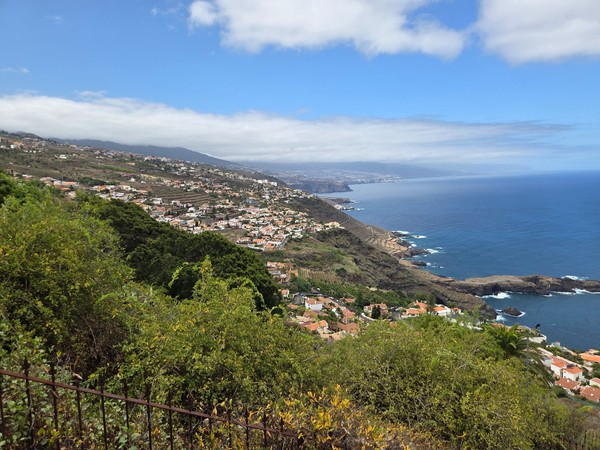 Vista panorámica de la costa norte de Tenerife desde El Sauzal y el Parque Los Lavaderos.